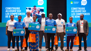 Togo : Ecobank équipe 80 nouveaux bacheliers en ordinateurs et en connexion Internet pour un an